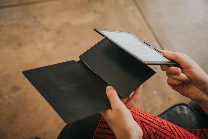 Amazon Kindle Oasis Your digital book in leather cover (review)3